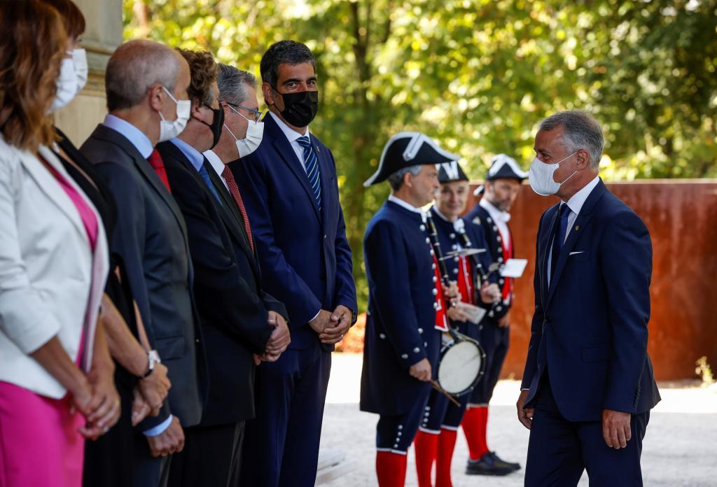 Le Lehendakari accueille les autorités de Gipuzkoa et leurs conseillers avant le premier Conseil d'administration de la nouvelle pol