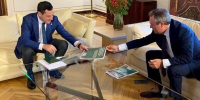 Juanma Moreno et Juan Espadas répètent le &lsquo;pactismo&rsquo; et négocient les budgets après l&rsquo;auto-exclusion de Vox