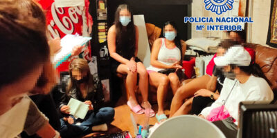 Libérer 25 femmes forcées de se prostituer 24h/24 dans des maisons contrôlées par des caméras