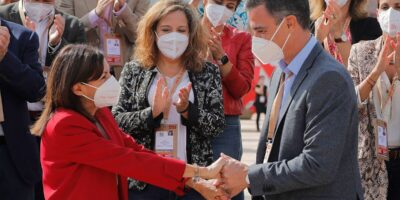 Pedro Snchez envisage de donner du poids politique au nouvel exécutif du PSOE en présentant des ministres