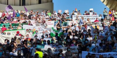 La gauche tente de monopoliser les manifestations des Marées Blanches pour la défense de la santé en Andalousie