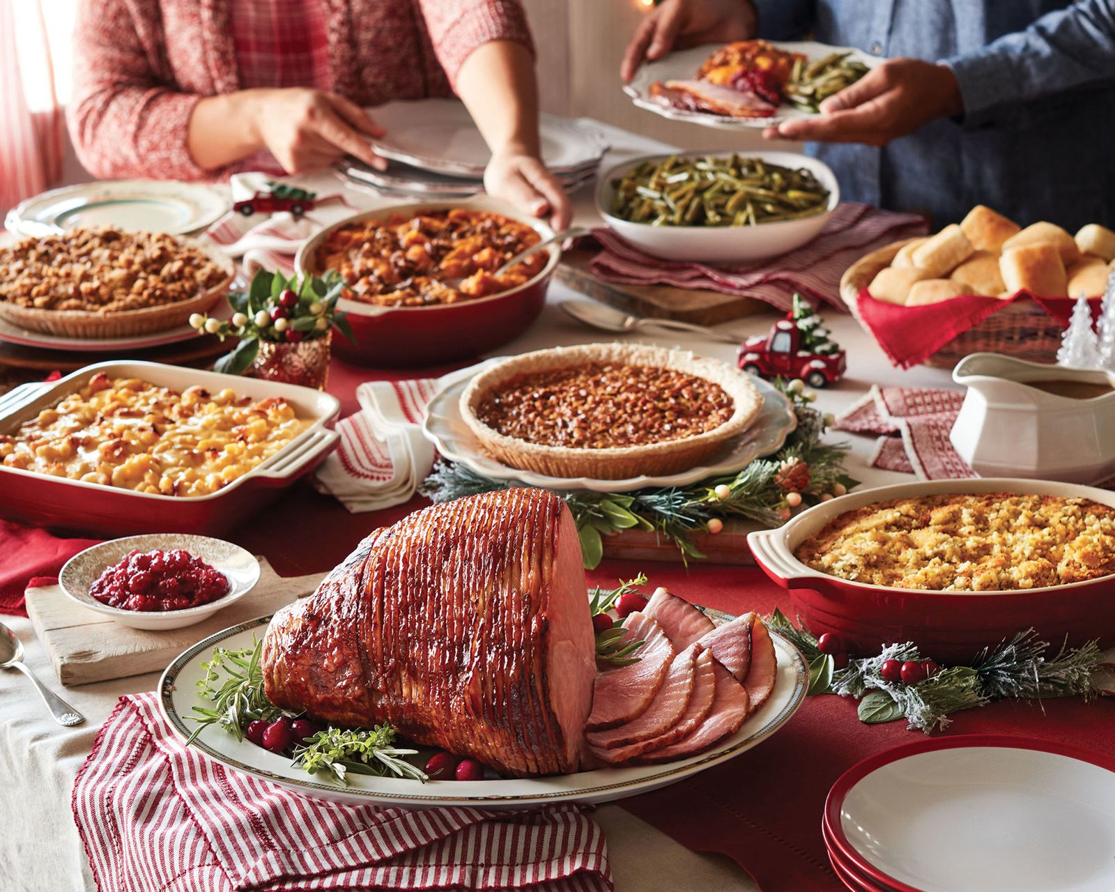 Cracker Barrel Old Country Store aide les familles à célébrer ensemble avec soin cette saison des fêtes Cracker Barrel Old Country Store aide les familles à célébrer ensemble avec soin cette saison des fêtes