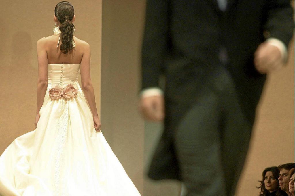 Modèles à une foire du mariage