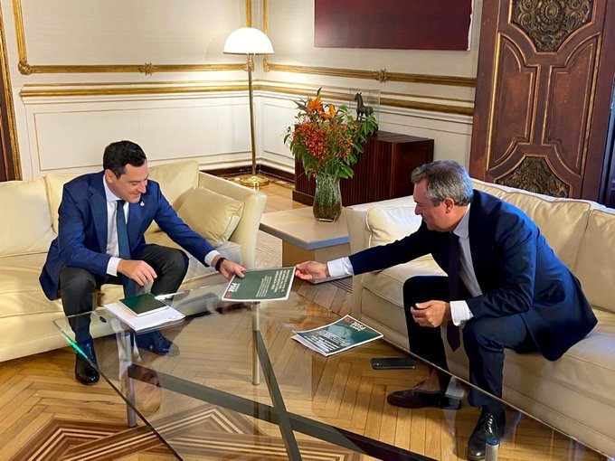 Juanma Moreno et Juan Espadas, ce vendredi au Palacio de San Telmo.