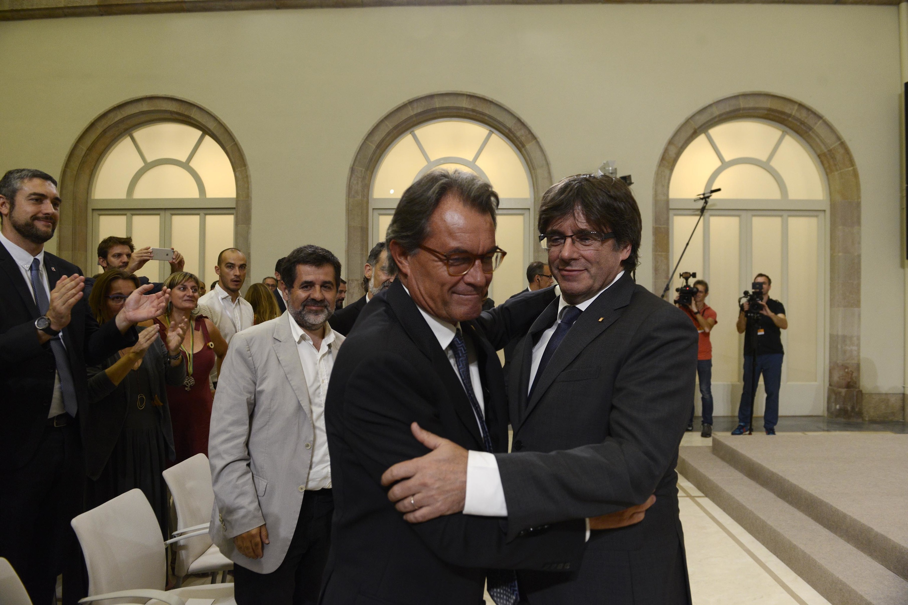 Artur Mas et Carles Puigdemont, après avoir signé le décret appelant à la saisine