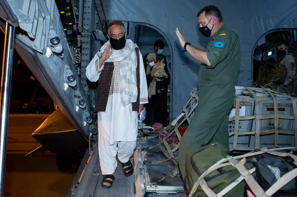 L'un des Afghans évacué lors du premier vol vers Torrej