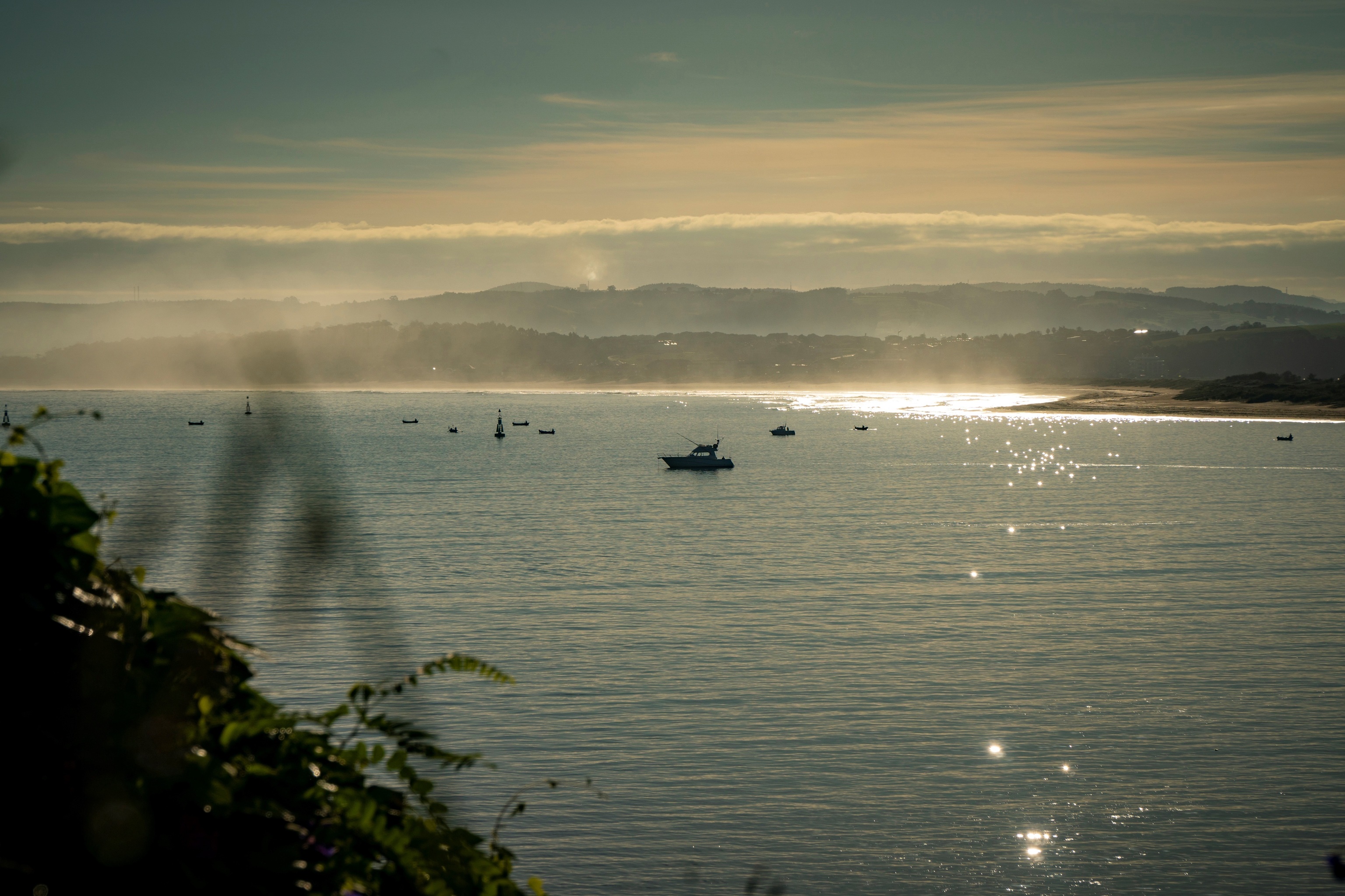 Vue sur le ciel clair et la mer calme dans la ville de Santander, capitale de la Cantabrie, ce jeudi.