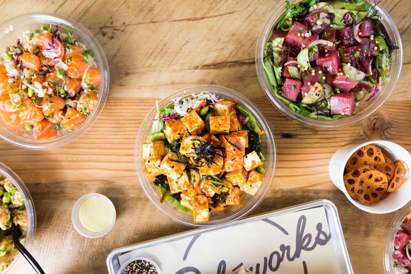 Pokeworks revient à New York et achève la réouverture du marché intérieur Pokeworks revient à New York et achève la réouverture du marché intérieur
