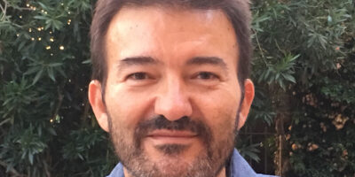 Le juge maintient que les travaux de Neurona pour Podemos « n&rsquo;étaient pas fournis » et ordonne une expertise