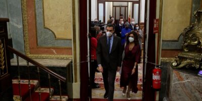 Mara Jess Montero présente les budgets en ignorant les prévisions économiques à la baisse
