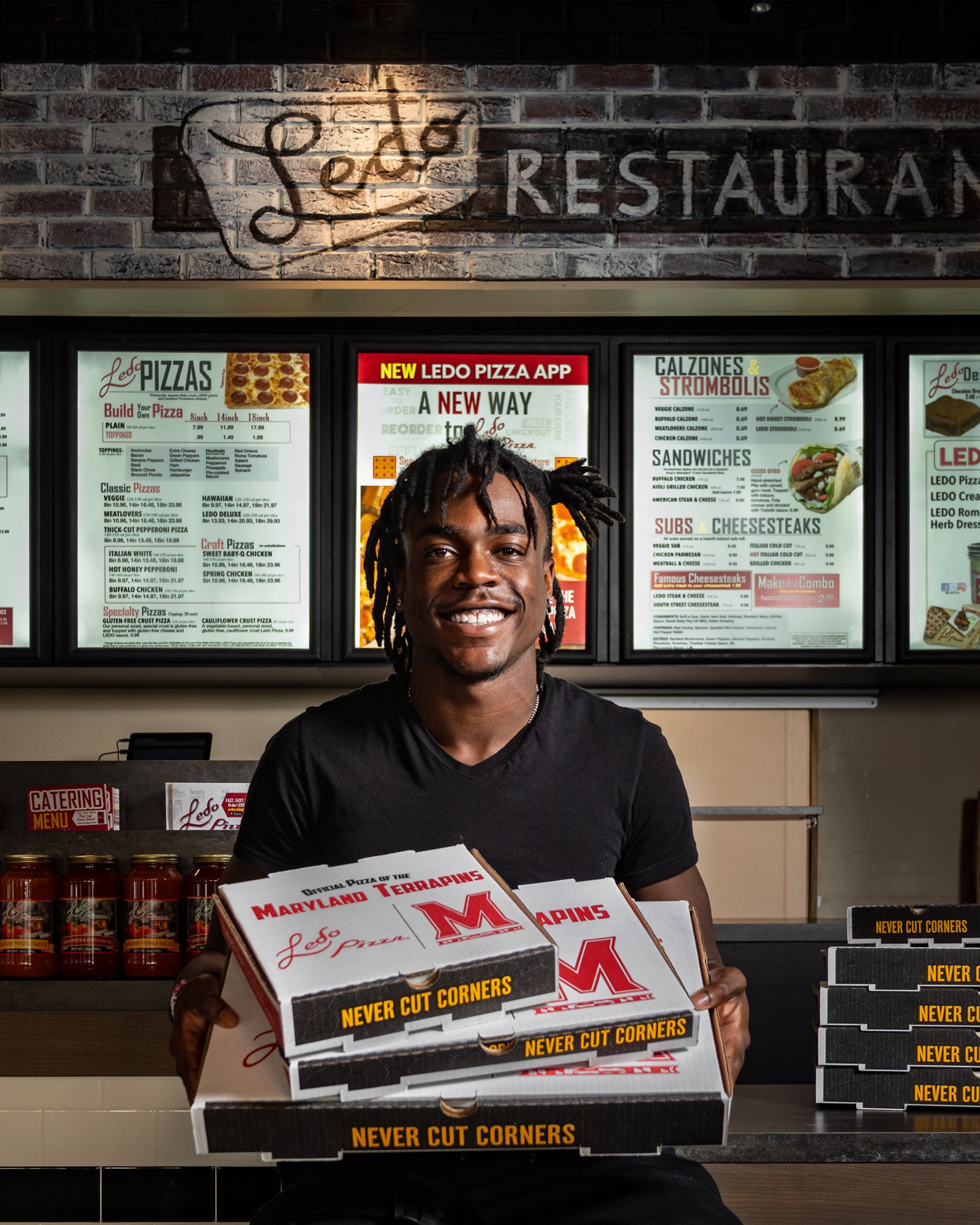 Ledo Pizza s'associe au receveur large de l'Université du Maryland, Dontay Demus Jr. Ledo Pizza s'associe au receveur large de l'Université du Maryland, Dontay Demus Jr.