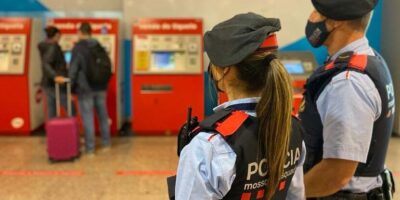 Un gang spécialisé dans le « shoulder surfing » tombe : regardez le code PIN par-dessus votre épaule, puis volez la carte