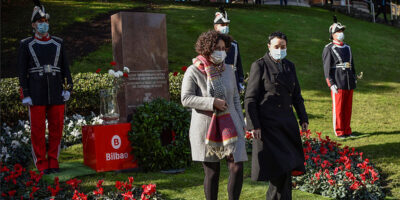 Bildu rend hommage aux victimes des proches des membres de l&rsquo;ETA décédés dans des accidents de voiture alors qu&rsquo;ils se rendaient en prison