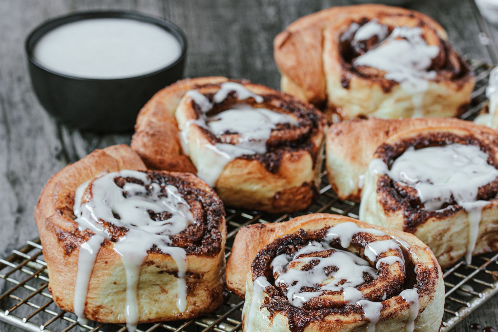 Logan's Roadhouse lance une refonte du menu avec des petits pains à la cannelle et deux tout nouveaux desserts
