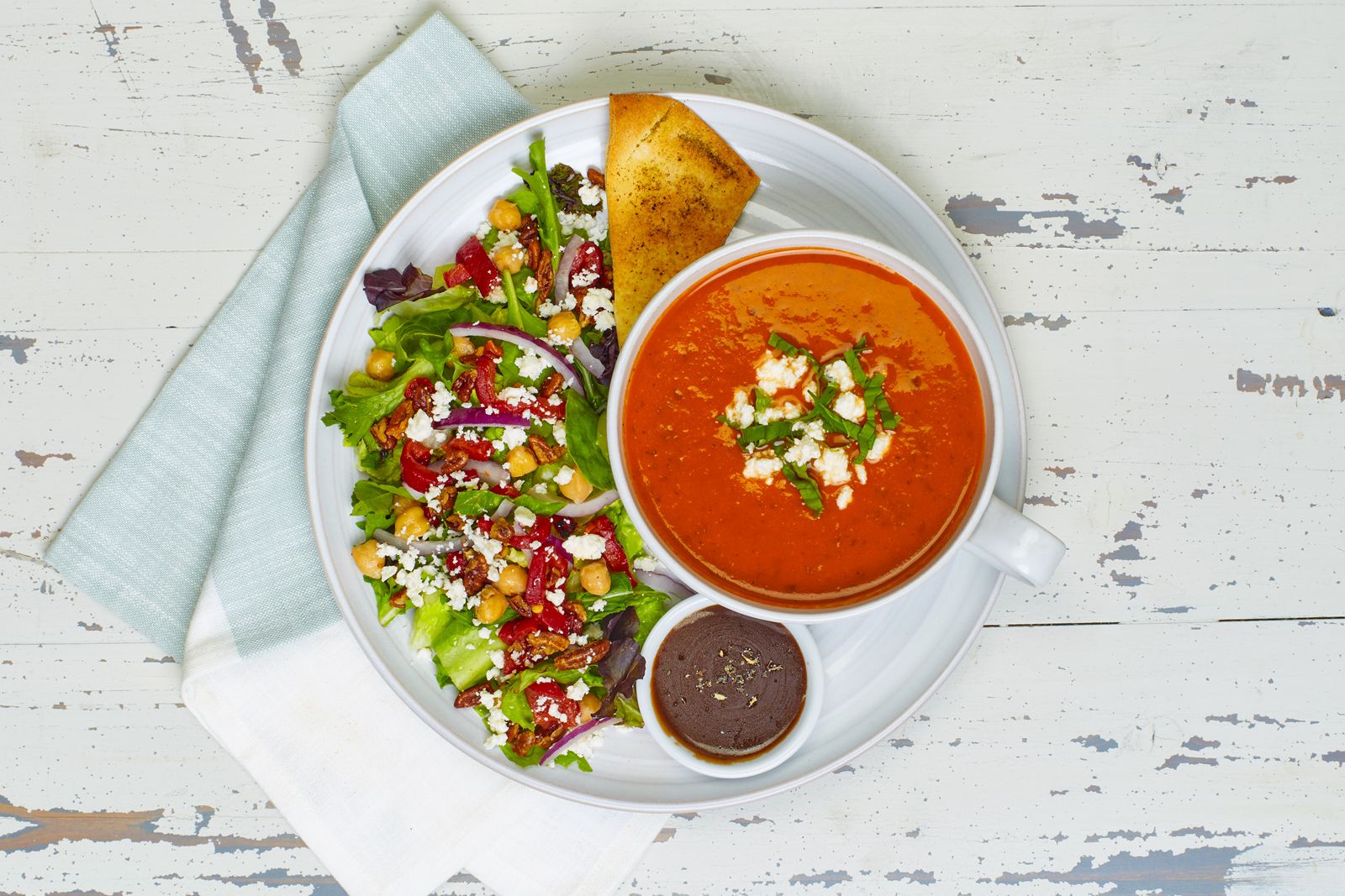 Le nouveau Cheesy Chutney Melt complimente la soupe robuste préférée chez Taziki Le nouveau Cheesy Chutney Melt complimente la soupe robuste préférée chez Taziki