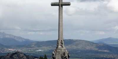 Plusieurs organisations se rassemblent devant la vallée des morts pour demander sa conversion en mémorial aux victimes du fascisme