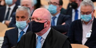 Rifirrafe entre Villarejo et le président du tribunal qui le juge : « Cllese, dans cet endroit tu ne peux pas dire ce que tu veux »