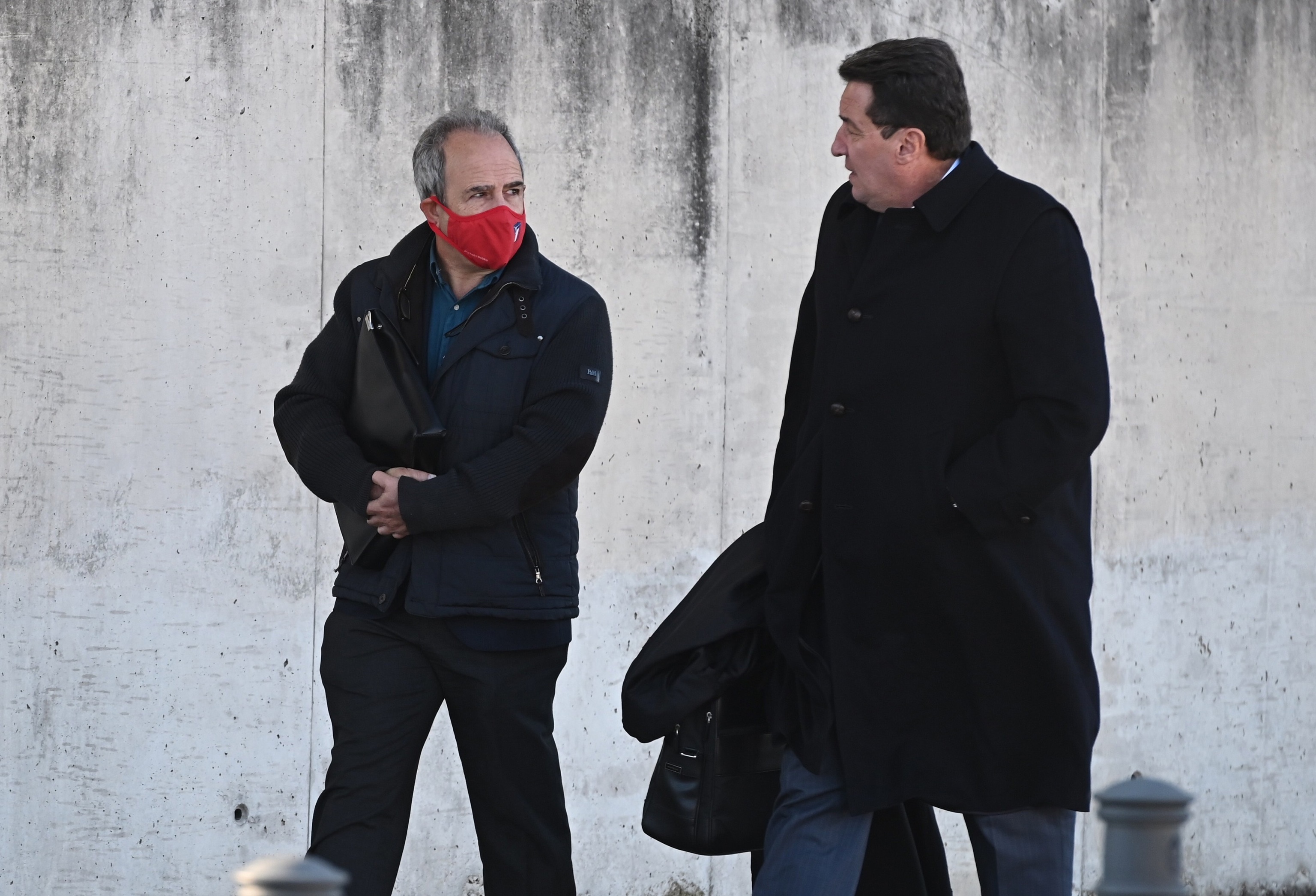 L'ancien maire de Boadilla, Arturo González Panero (à gauche), à son arrivée à l'Audiencia Nacional.