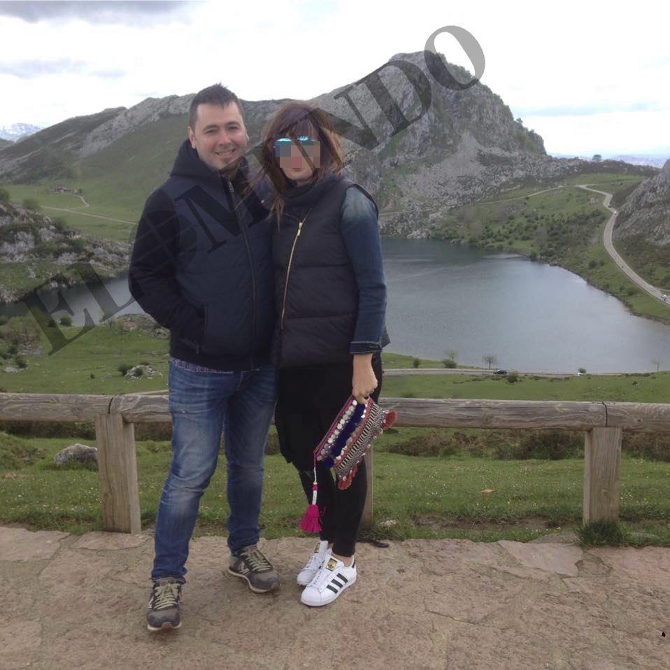 Pedro Nieva, accusé du meurtre de Javier Ardines, avec sa femme, Katia, dans une image familière.