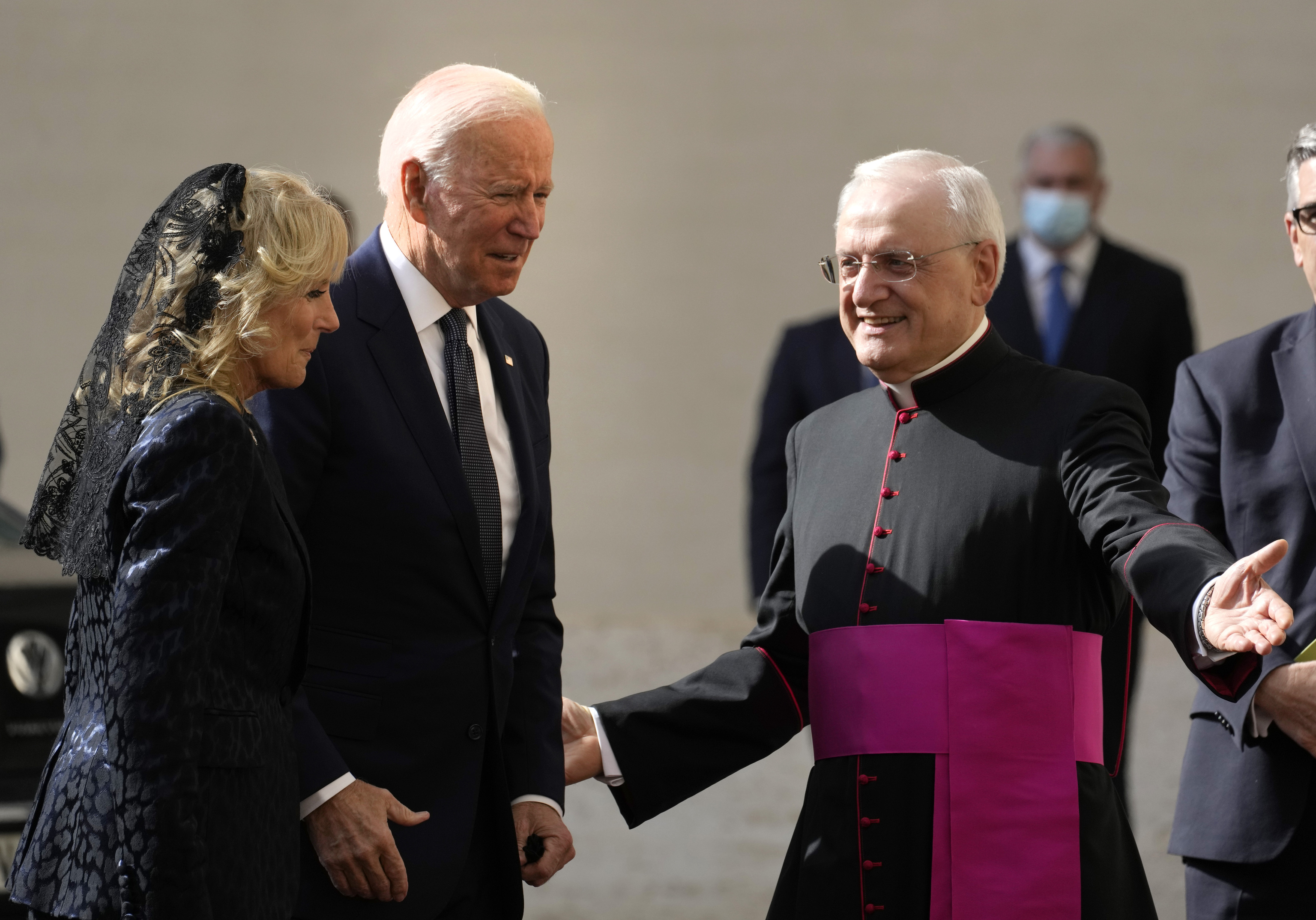 Joe Biden et sa femme, ce vendredi, à Rome.
