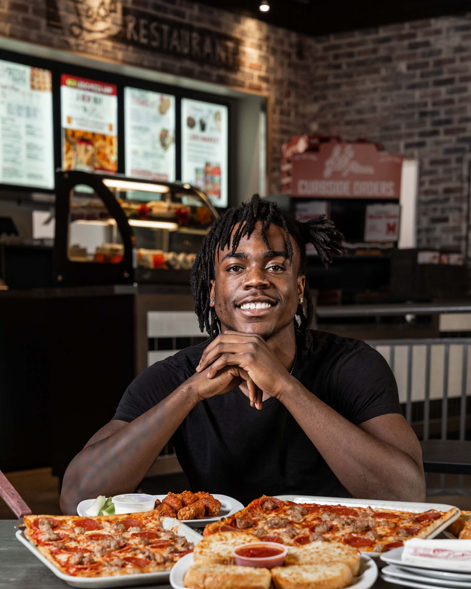 Ledo Pizza s'associe au receveur large de l'Université du Maryland, Dontay Demus Jr. Ledo Pizza s'associe au receveur large de l'Université du Maryland, Dontay Demus Jr.