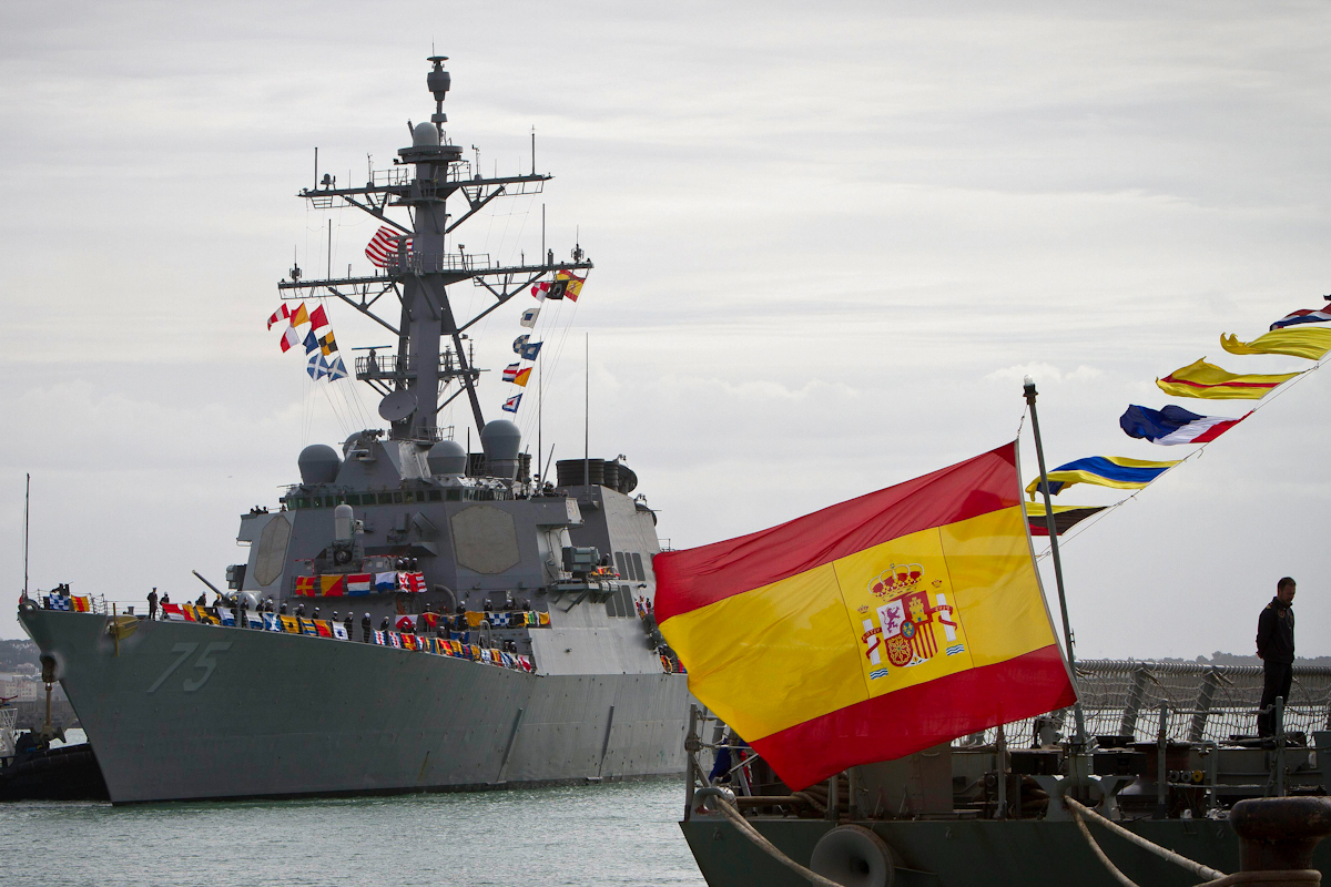 Un destroyer anti-missile, à Rota (C