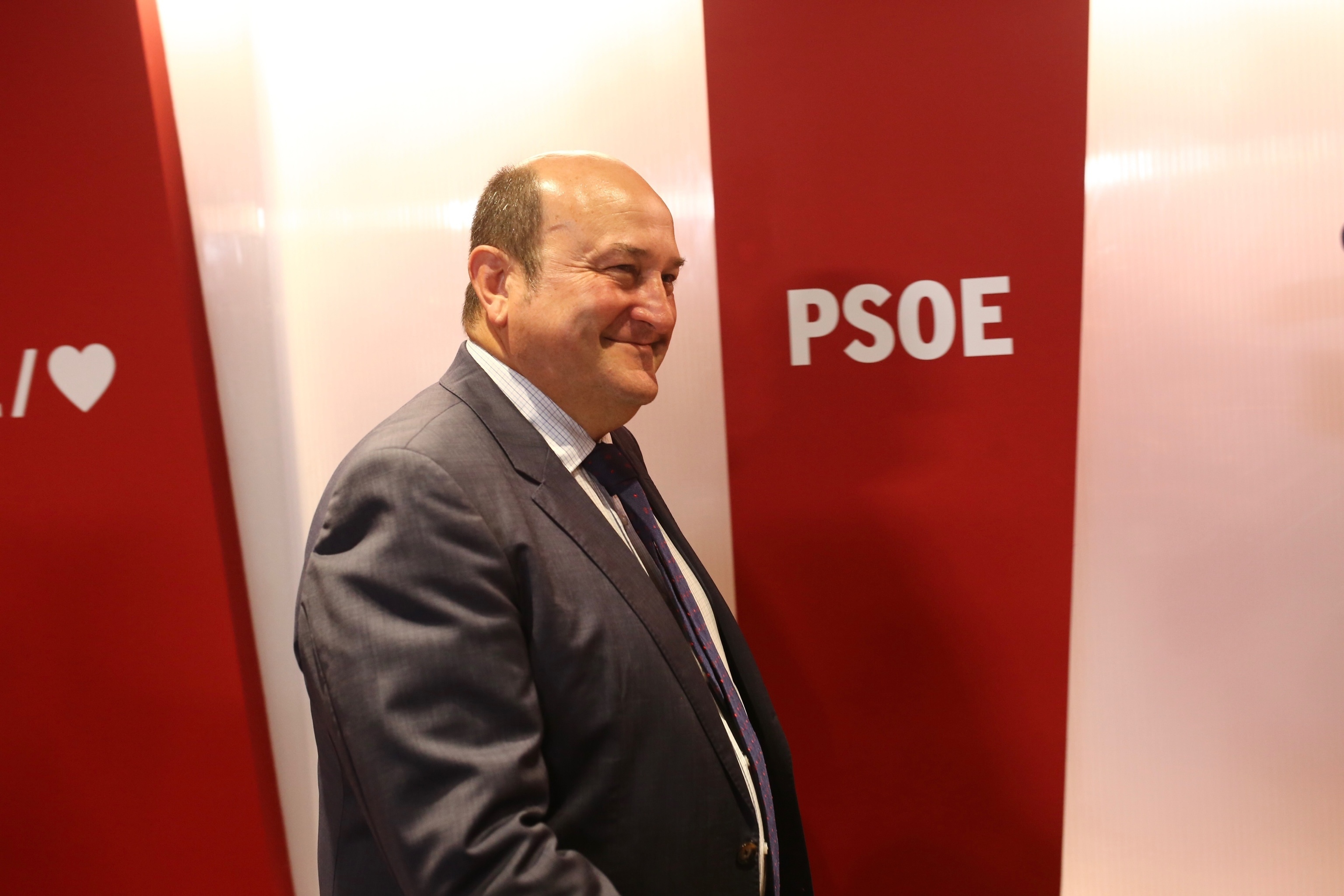 Le président du PNV Andoni Ortuzar au siège du PSOE à Ferraz après une réunion avec S