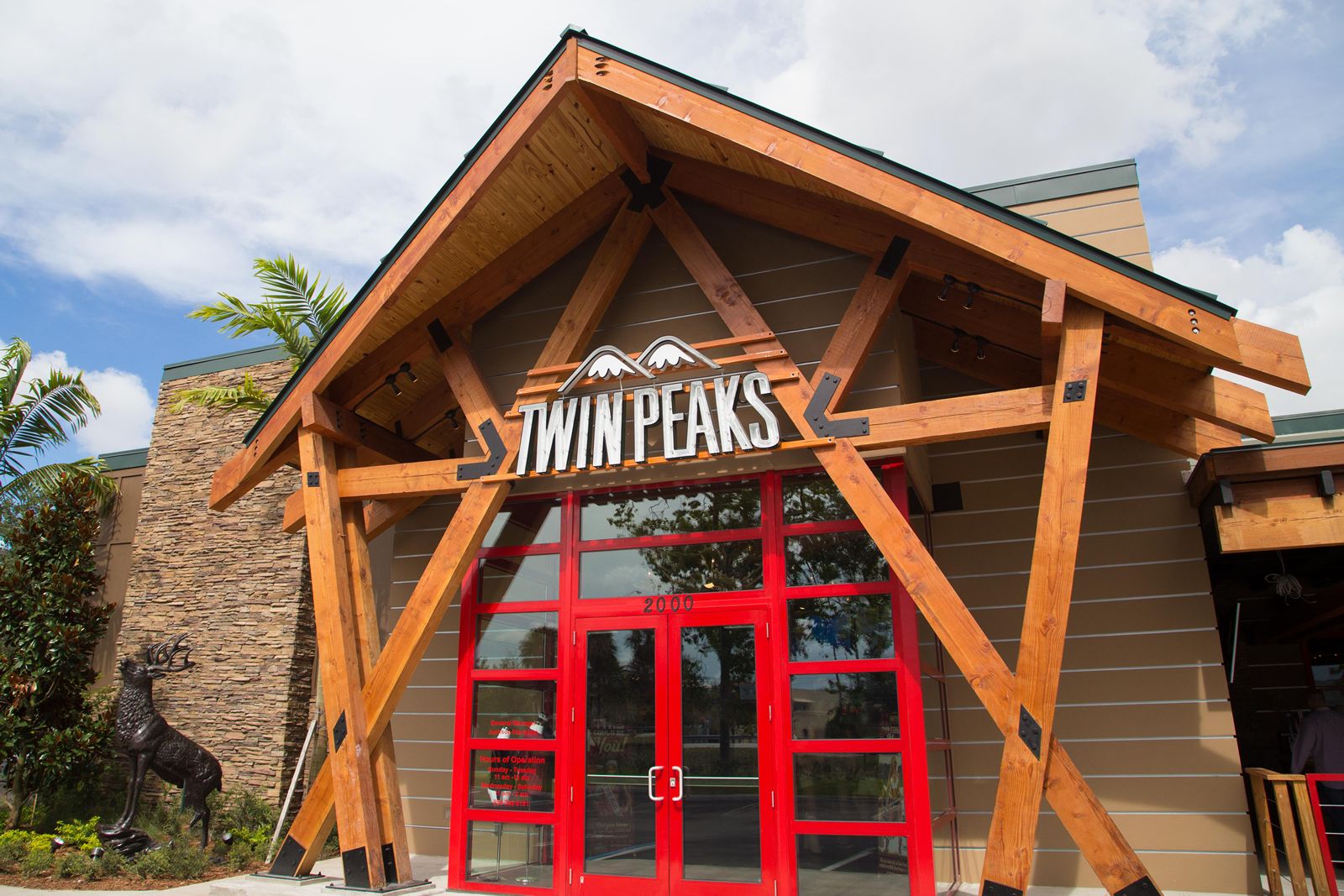 Twin Peaks fait monter les enchères à Las Vegas avec un nouveau partenaire franchisé Twin Peaks fait monter les enchères à Las Vegas avec un nouveau partenaire franchisé