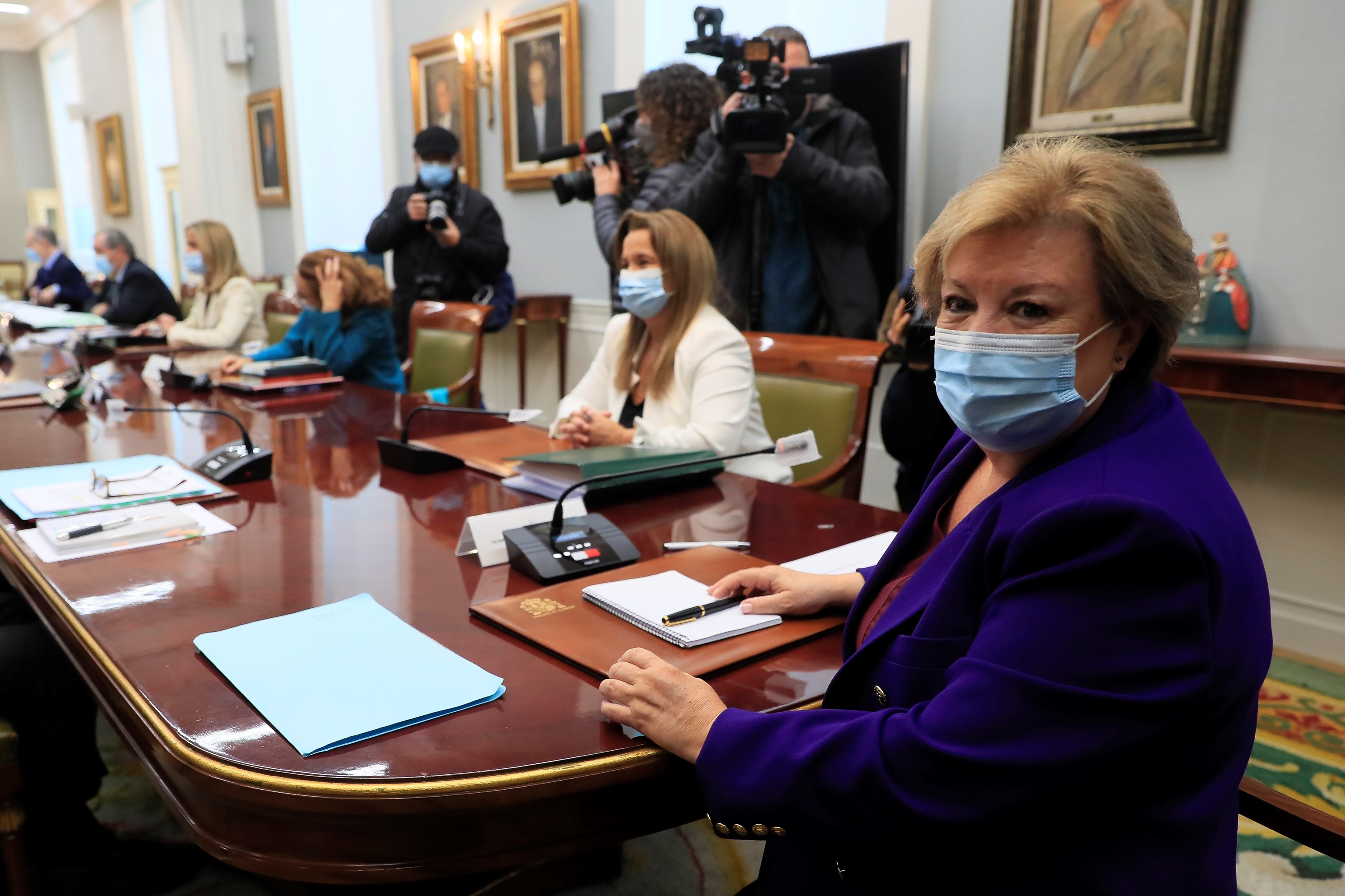 La présidente de la Cour des comptes, Enriqueta Chicano, préside sa première session plénière.