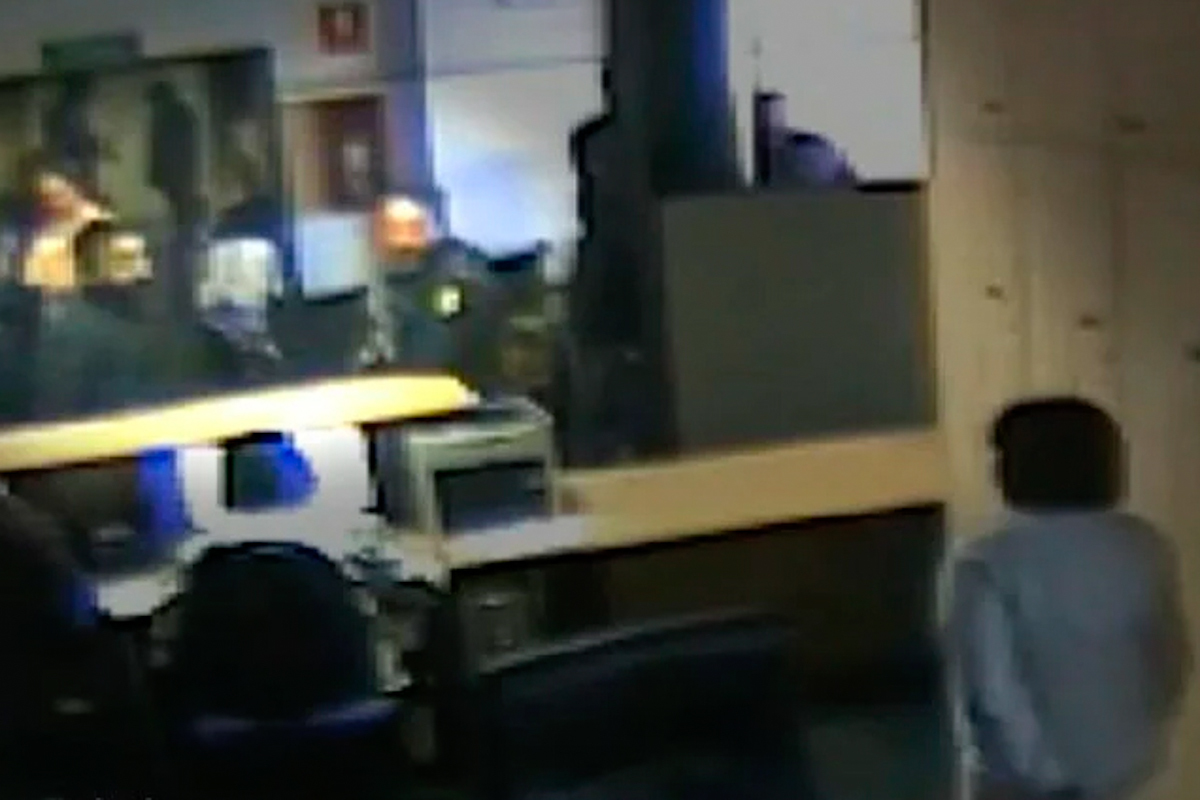 Moment de l'assaut contre l'hôpital pour libérer Samuel Crespo.