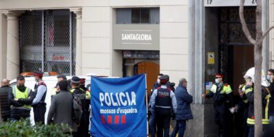 Un bébé, un garçon de trois ans et ses parents meurent dans l&rsquo;incendie d&rsquo;une vieille banque squattée à Barcelone
