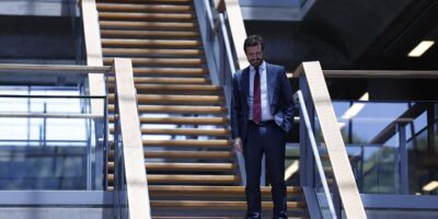 Le conflit entre Pablo Casado et Daz Ayuso « persécute » le président du PP en Argentine
