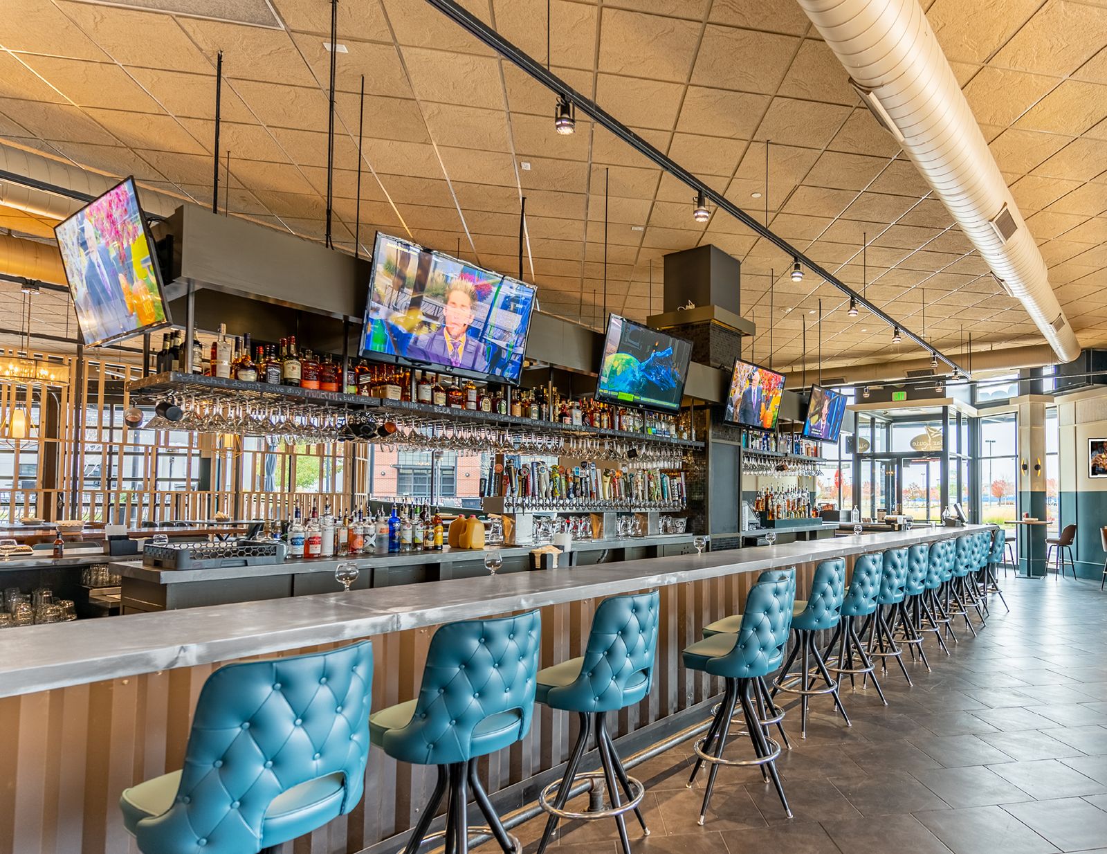Bar Louie dévoile la toute première refonte de la marque à Denver Bar Louie dévoile la toute première refonte de la marque à Denver