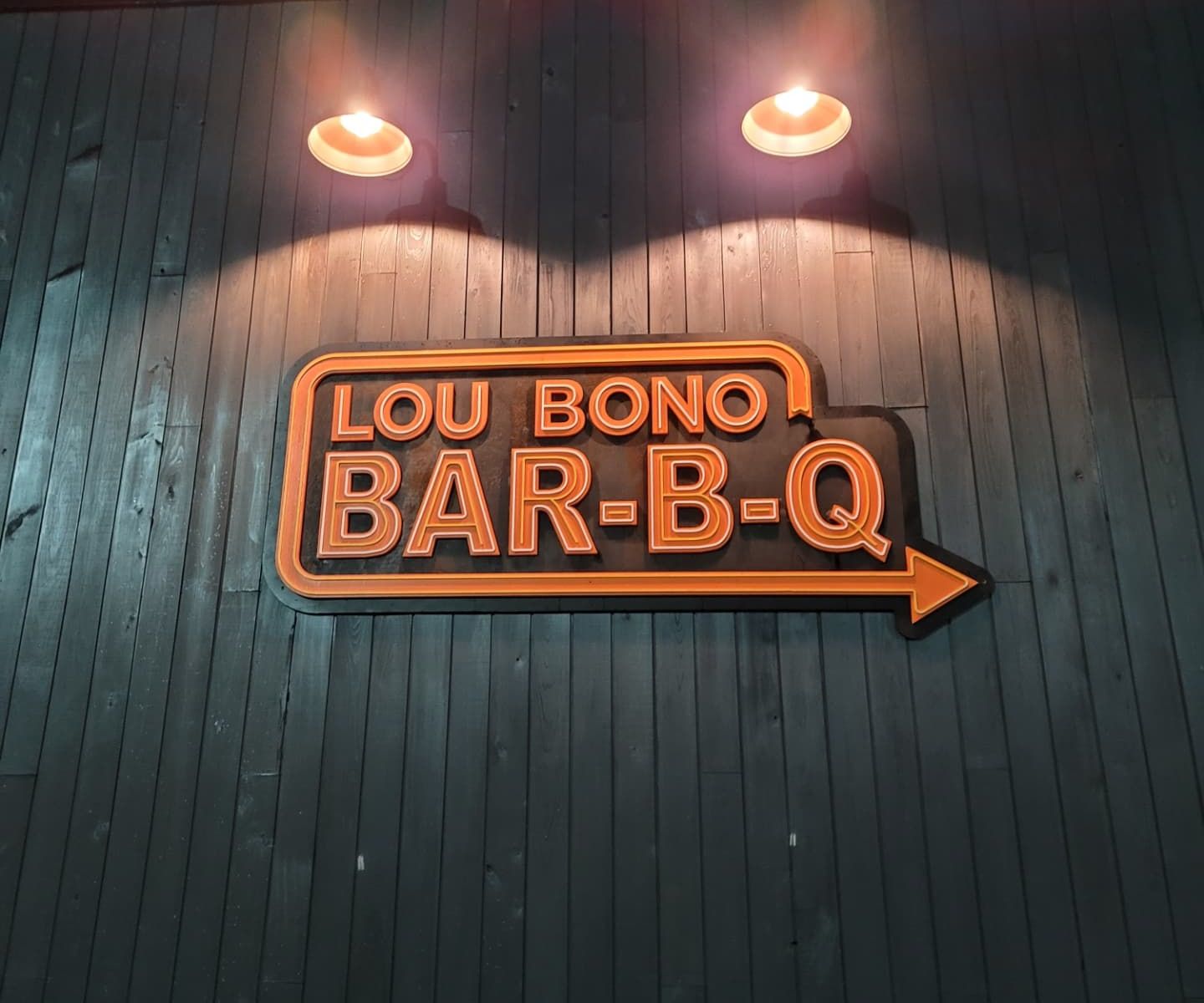Bono's Pit Bar-BQ rouvre ses portes sur Gate Parkway le 13 décembre 2021 Bono's Pit Bar-BQ rouvre ses portes sur Gate Parkway le 13 décembre 2021