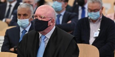 Villarejo ouvre son procès en interrogeant d&rsquo;autres accusés en tant qu&rsquo;avocat et face au tribunal