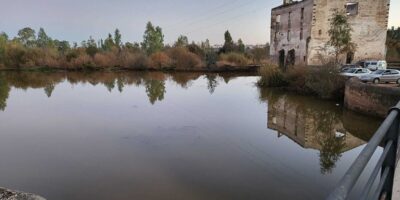 Des plongeurs des GEO reprennent la recherche dans le fleuve Guadiana du jeune disparu de Badajoz