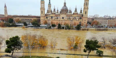 L&rsquo;inondation de l&rsquo;Èbre force l&rsquo;expulsion de 200 personnes et 550 animaux et noie plus de 3 200 hectares lors de son passage à Saragosse