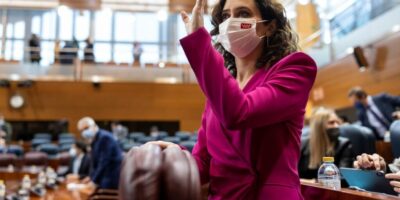 Ayuso approuve ses premiers budgets de la Communauté de Madrid avec le soutien de Vox