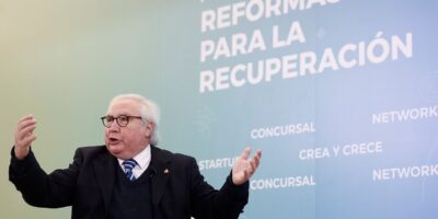 Manuel Castells quitte le gouvernement avec sa réforme éducative à moitié faite et est remplacé par Joan Subirats