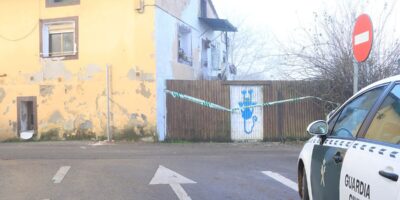 Ils enquêtent sur les raisons pour lesquelles l&rsquo;homme qui a rompu une relation quelques heures avant les crimes de son ex-petite amie et de son bébé n&rsquo;a pas été arrêté