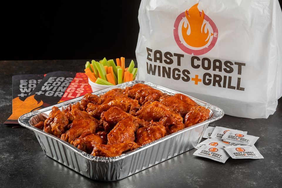 East Coast Wings + Grill signe des partenaires de franchise pour se développer en Virginie du Nord East Coast Wings + Grill signe des partenaires de franchise pour se développer en Virginie du Nord
