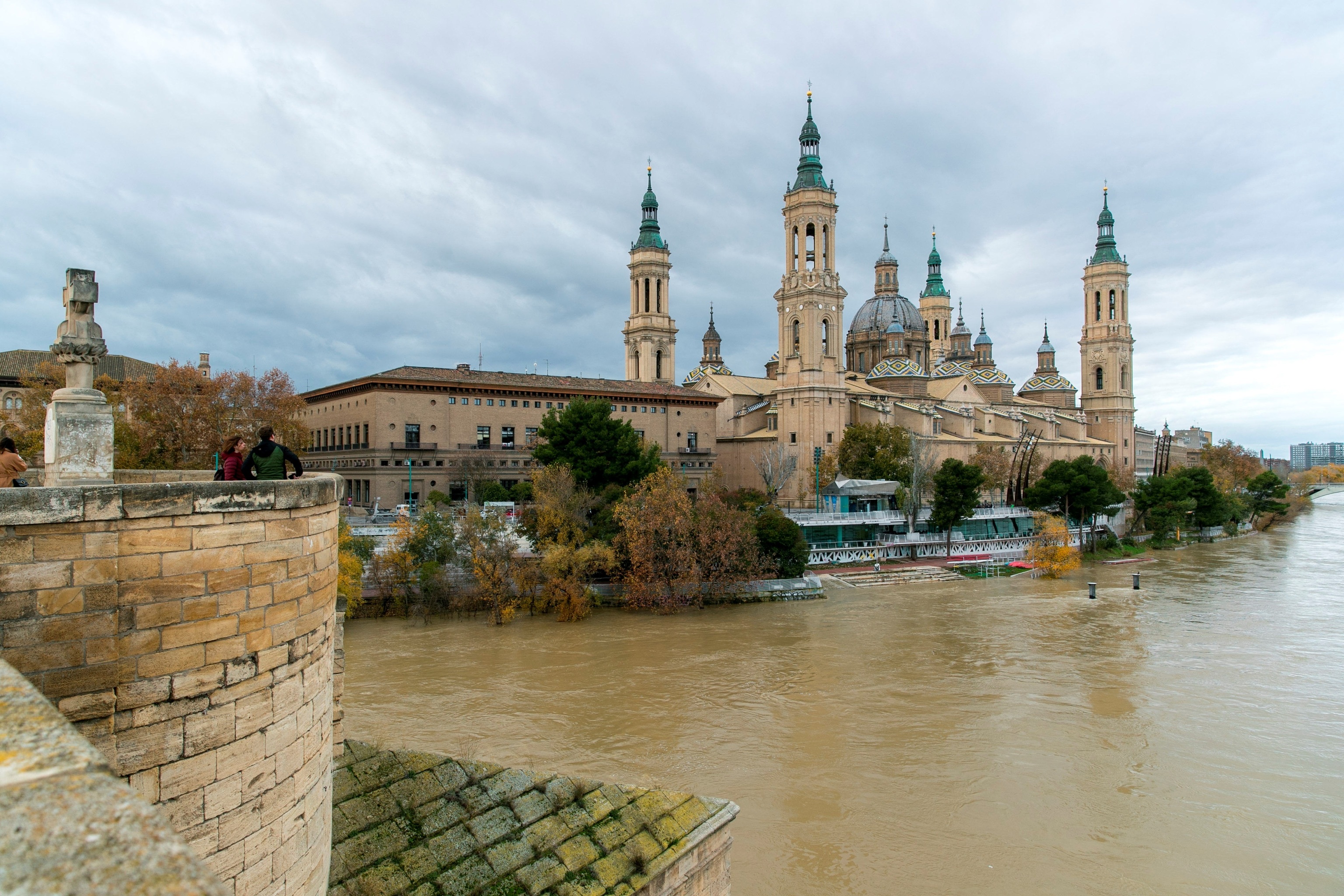 Vue sur les eaux de crue de la r