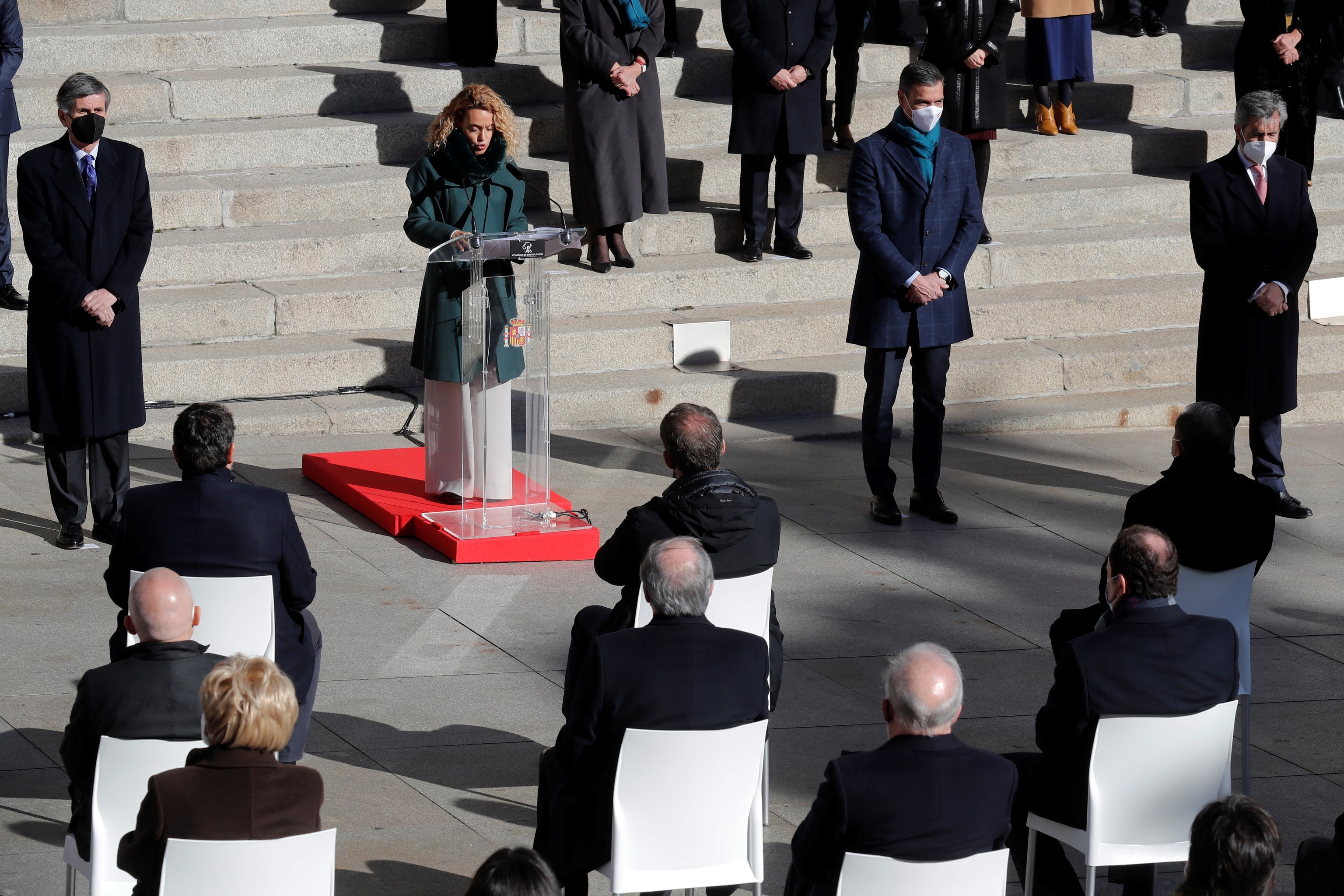 Meritxell Batet, lors de son discours sur les marches de la Puerta de los Leones.