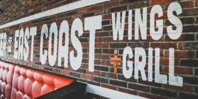 East Coast Wings + Grill signe des partenaires de franchise pour se développer en Virginie du Nord