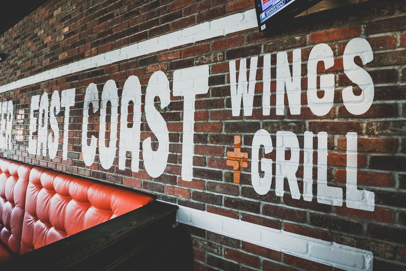 East Coast Wings + Grill signe des partenaires de franchise pour se développer en Virginie du Nord East Coast Wings + Grill signe des partenaires de franchise pour se développer en Virginie du Nord