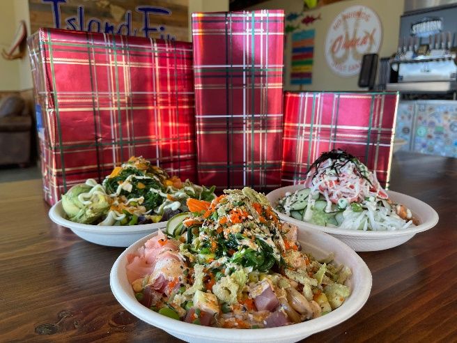 Island Fin Poké apporte le goût d'Hawaï aux villages