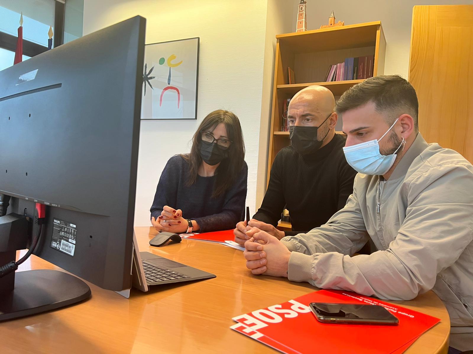 Les députés socialistes, lors de la réunion télématique.