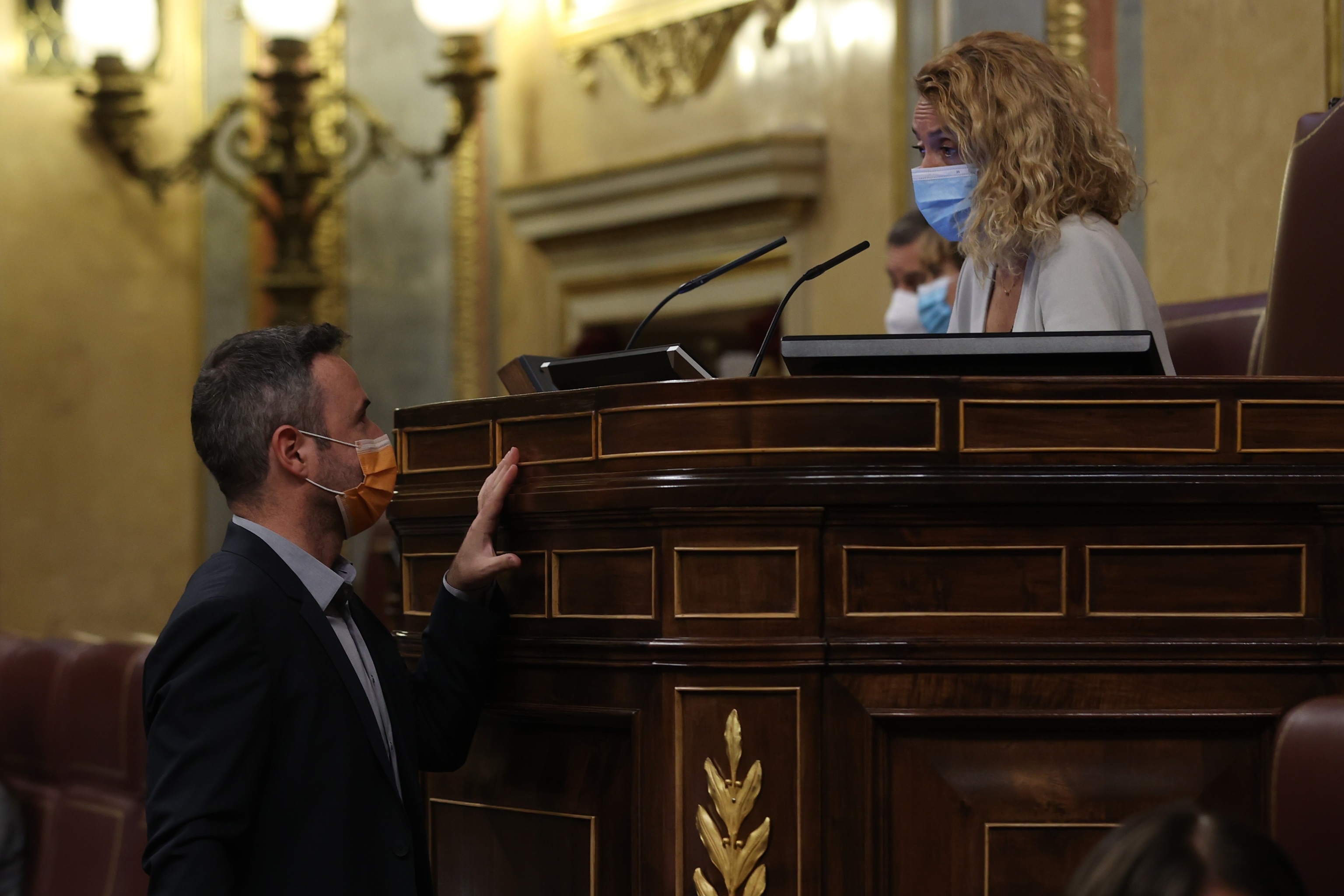 Meritxell Batet s'entretient avec le député Cs Guillermo D