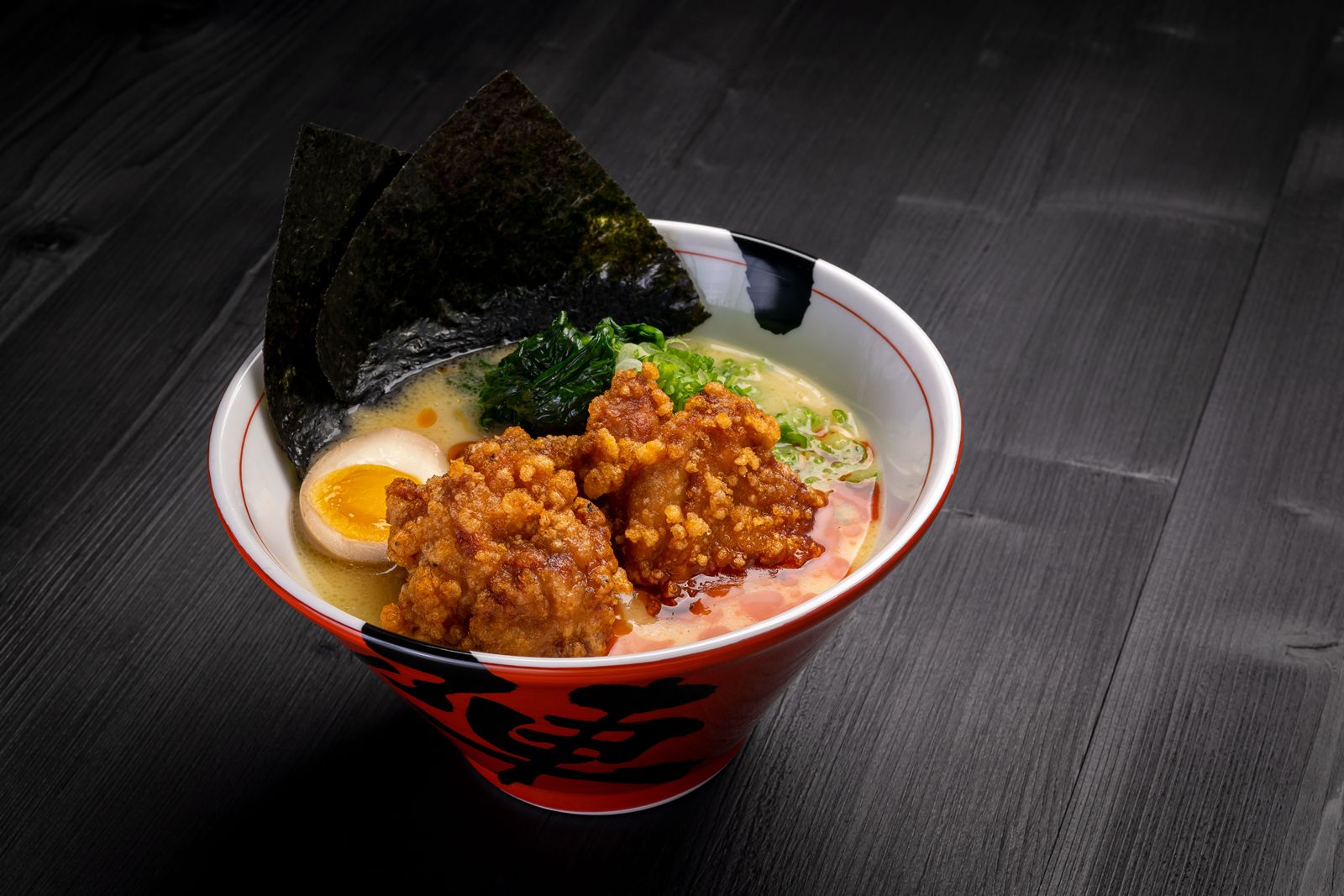 Le bar JINYA Ramen rehausse son menu avec de nouveaux plats audacieux et authentiques JINYA Ramen Bar Karaage Ramen au poulet