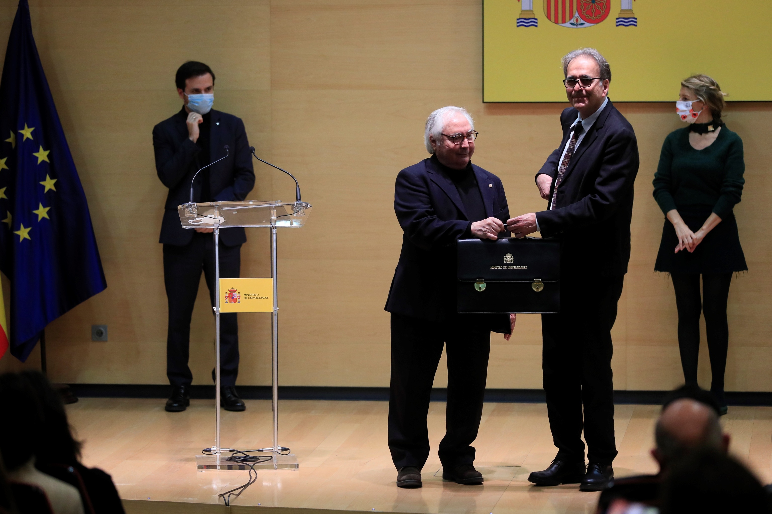Joan Subirats collectionne le portfolio de Manuel Castells.